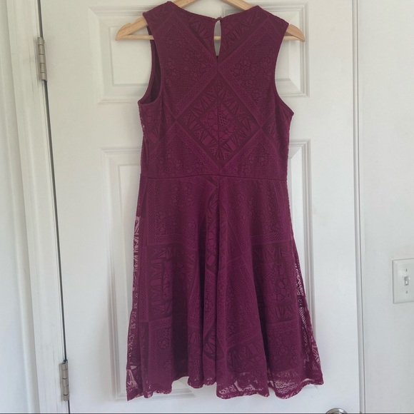 Xhilaration Sleeveless Dress with Keyhole Back - Picture 2 of 6